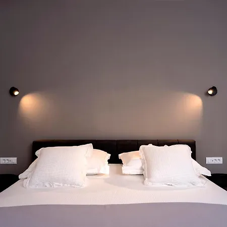 Modern, 2 Bedroom *
