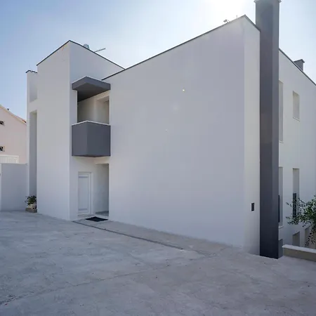 Modern, 2 Bedroom