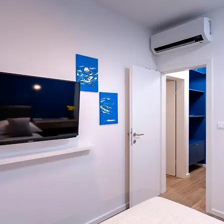 Modern, 2 Bedroom *