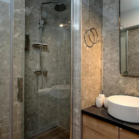 Modern, 2 Bedroom Hvar Town