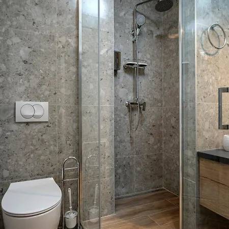 Modern, 2 Bedroom Apartment