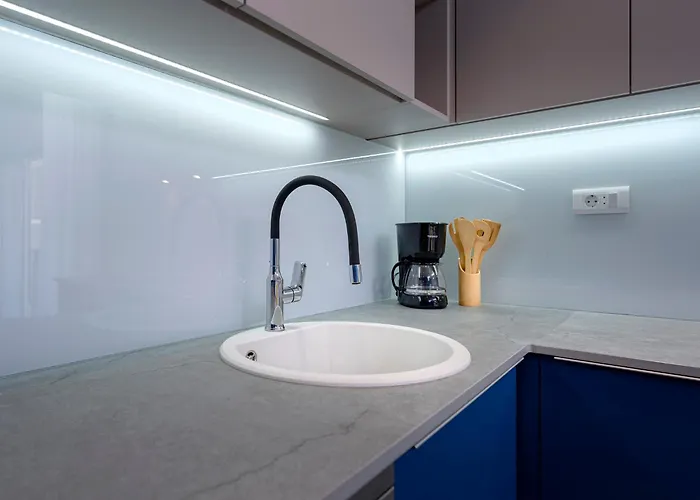 Modern, 2 Bedroom Apartment *