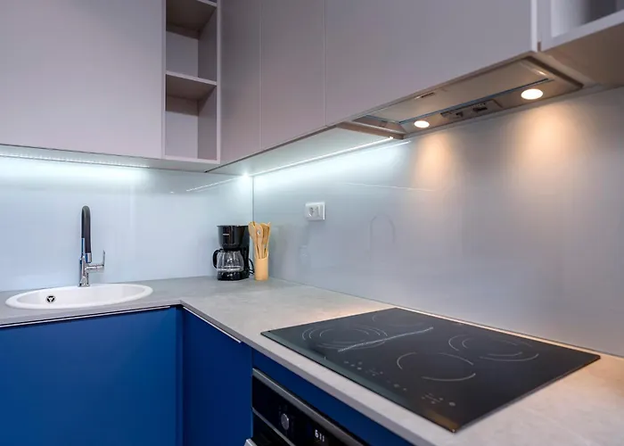 Modern, 2 Bedroom Apartment *