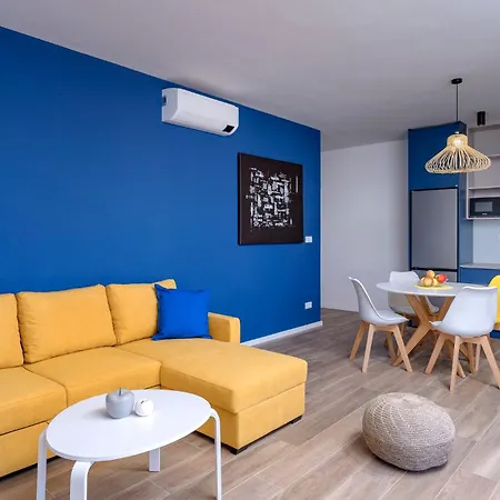 דירה Modern, 2 Bedroom חוואר