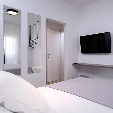 דירה Modern, 2 Bedroom *